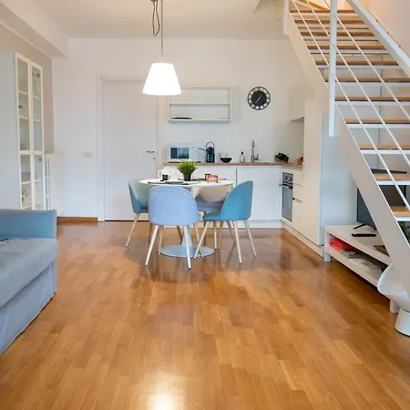 Trilocale Zona Farini/isola Apartment