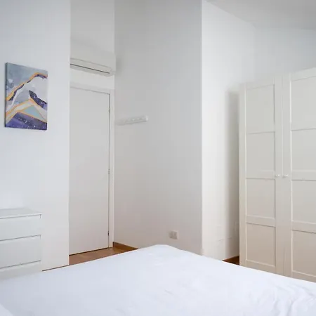 Trilocale Zona Farini/isola Apartment
