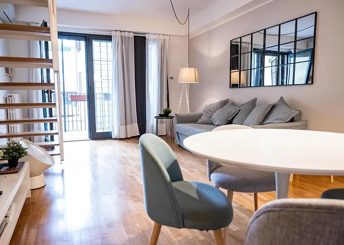 Trilocale Zona Farini/isola Apartment