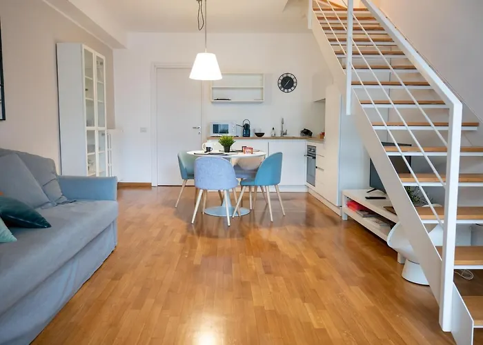 Trilocale Zona Farini/isola Apartment