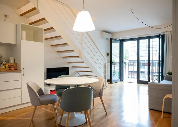 Trilocale Zona Farini/isola Apartment