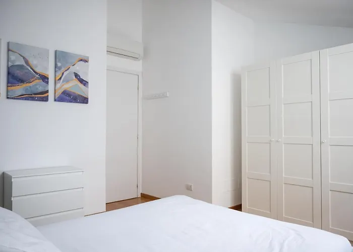 Trilocale Zona Farini/isola Apartment